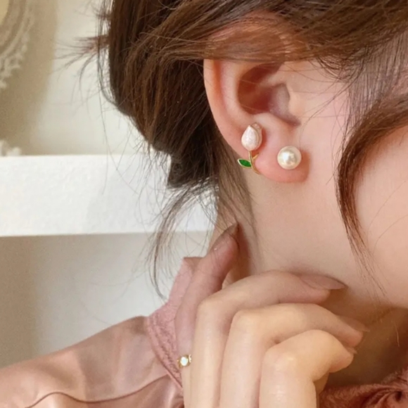 NEW Pink Tulip Flower Earrings - Picture 8 of 9